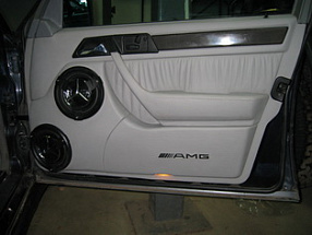 Акустика в подиумах Mercedes AMG