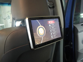 Установка монитора на подголовник BMW X5