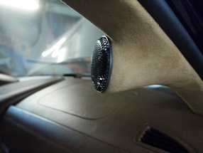 Подиумы в стойки лобового стекла Porsche Cayenne