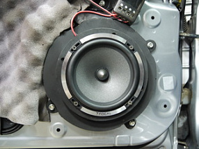 Установка фронтальной акустики в Mazda CX-5