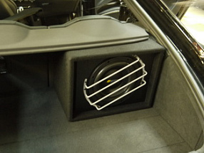 Установка мощного сабвуфера в Audi TT