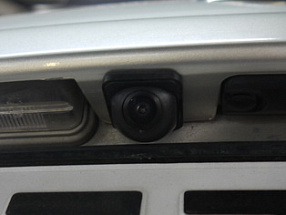 Установка камеры на Toyota Avensis